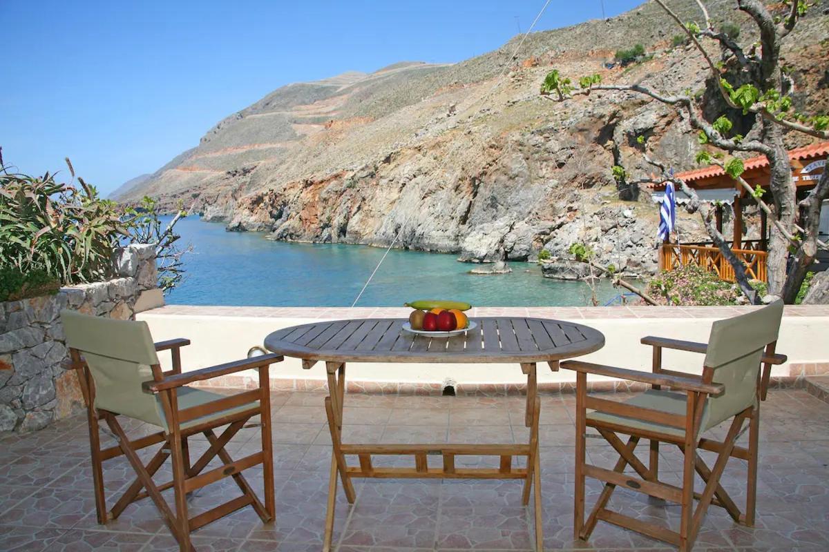 On The Beach Apartments Khóra Sfakíon Екстериор снимка