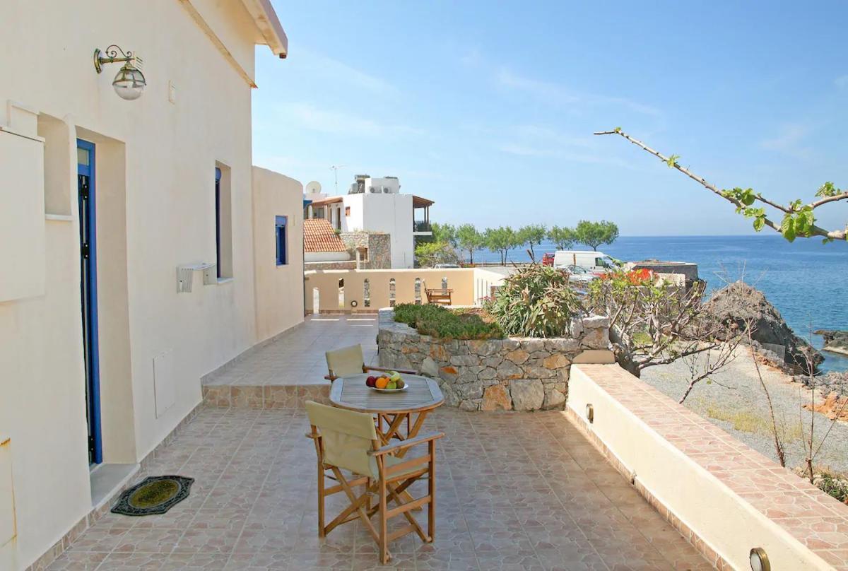 On The Beach Apartments Khóra Sfakíon Екстериор снимка