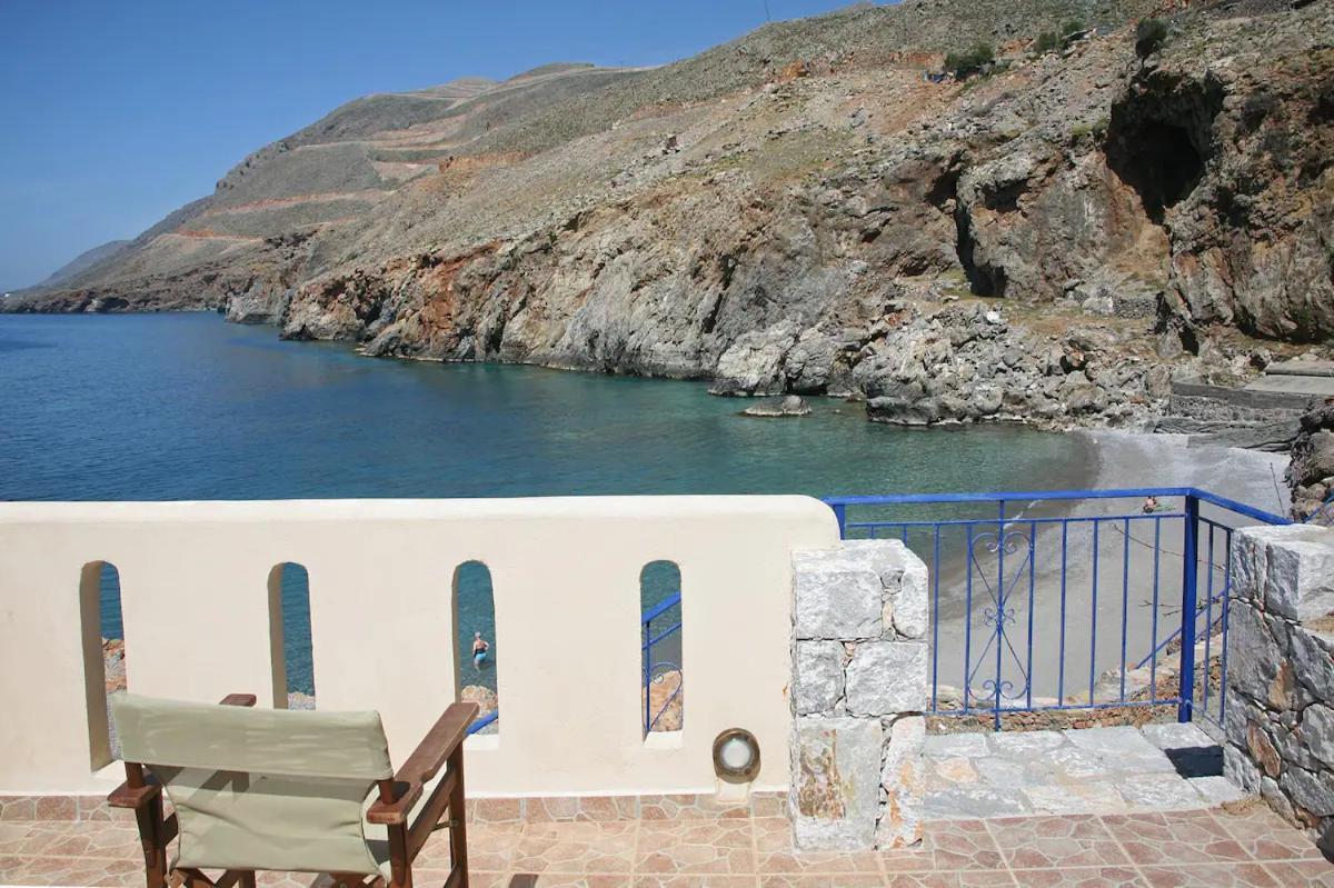 On The Beach Apartments Khóra Sfakíon Екстериор снимка