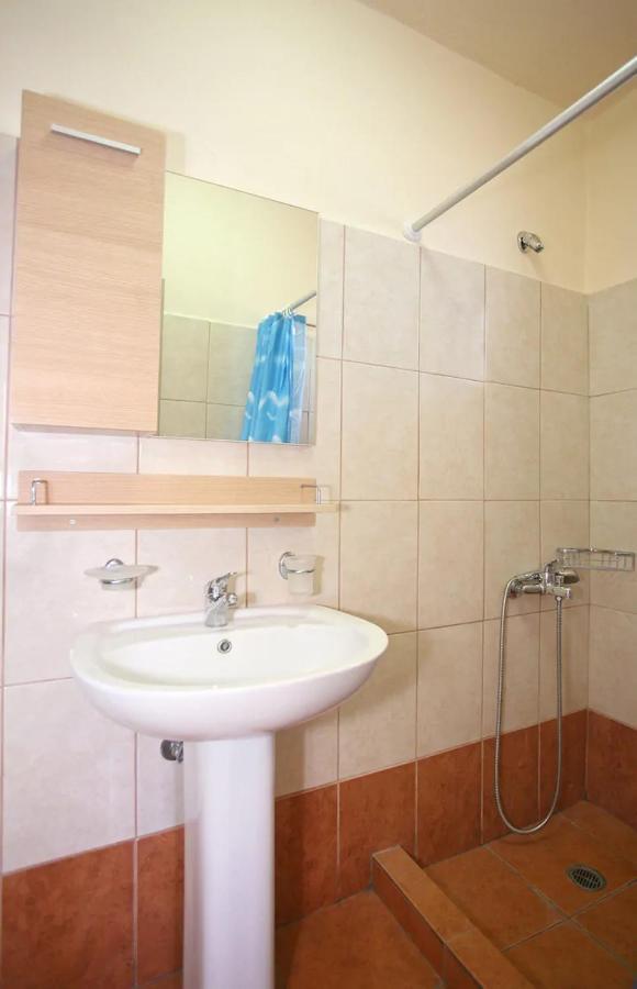 On The Beach Apartments Khóra Sfakíon Екстериор снимка