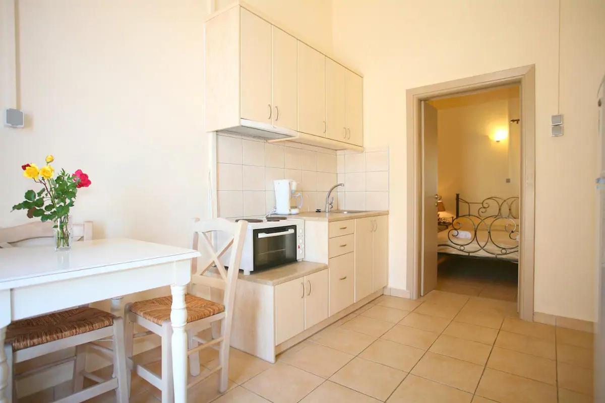 On The Beach Apartments Khóra Sfakíon Екстериор снимка