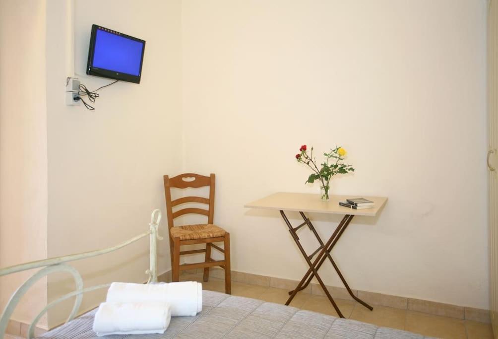 On The Beach Apartments Khóra Sfakíon Екстериор снимка