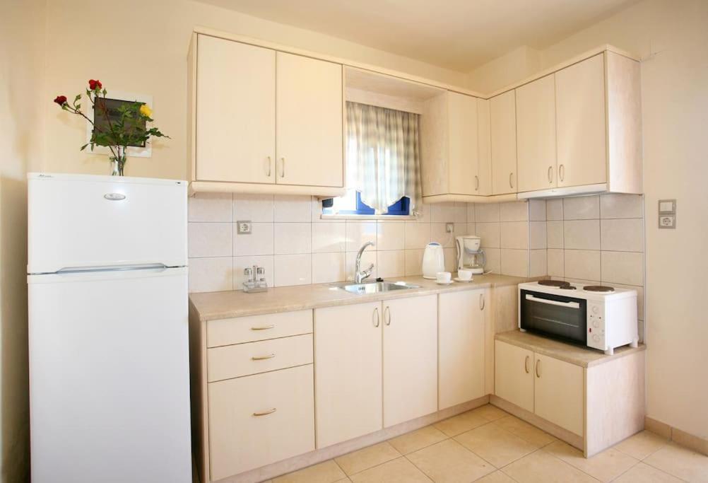 On The Beach Apartments Khóra Sfakíon Екстериор снимка