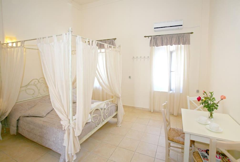 On The Beach Apartments Khóra Sfakíon Екстериор снимка