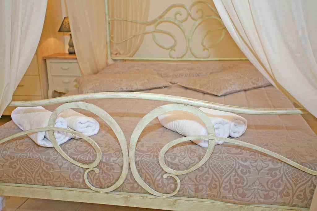 On The Beach Apartments Khóra Sfakíon Екстериор снимка