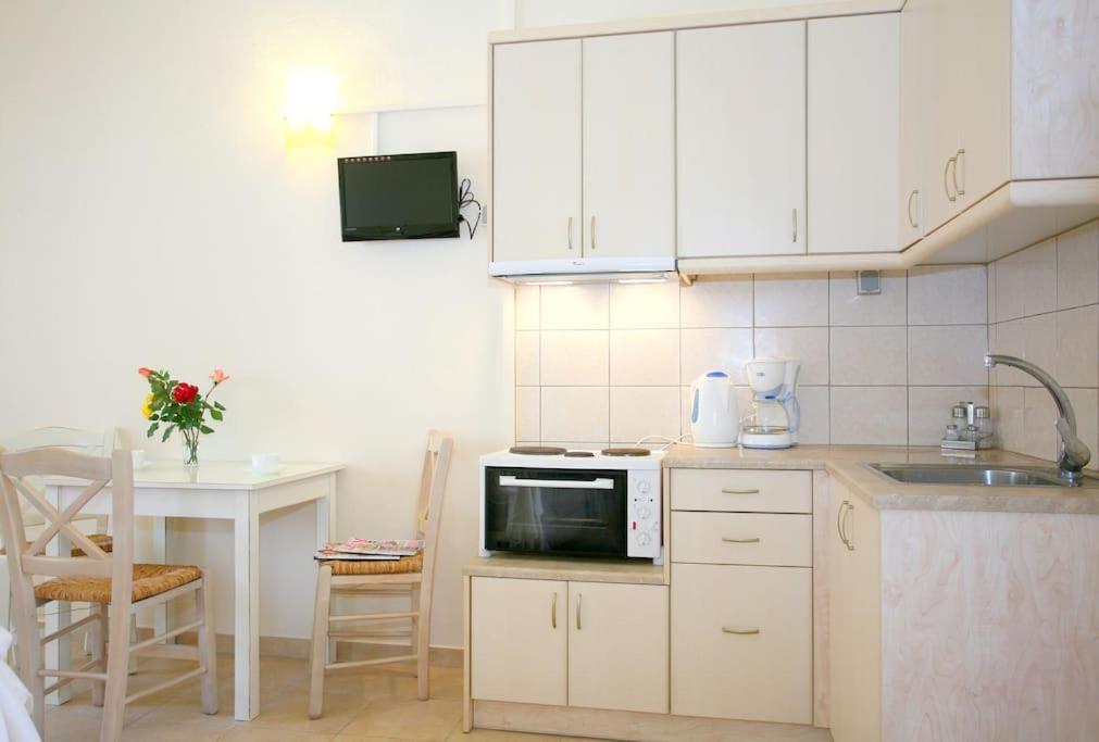 On The Beach Apartments Khóra Sfakíon Екстериор снимка