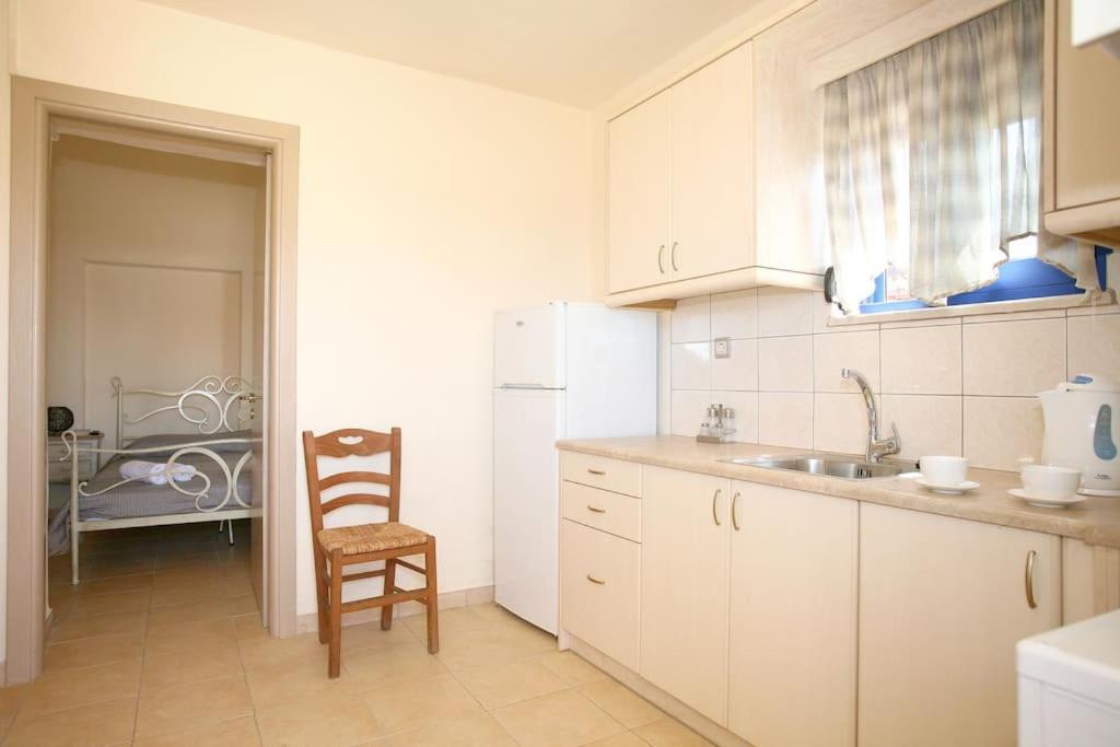 On The Beach Apartments Khóra Sfakíon Екстериор снимка