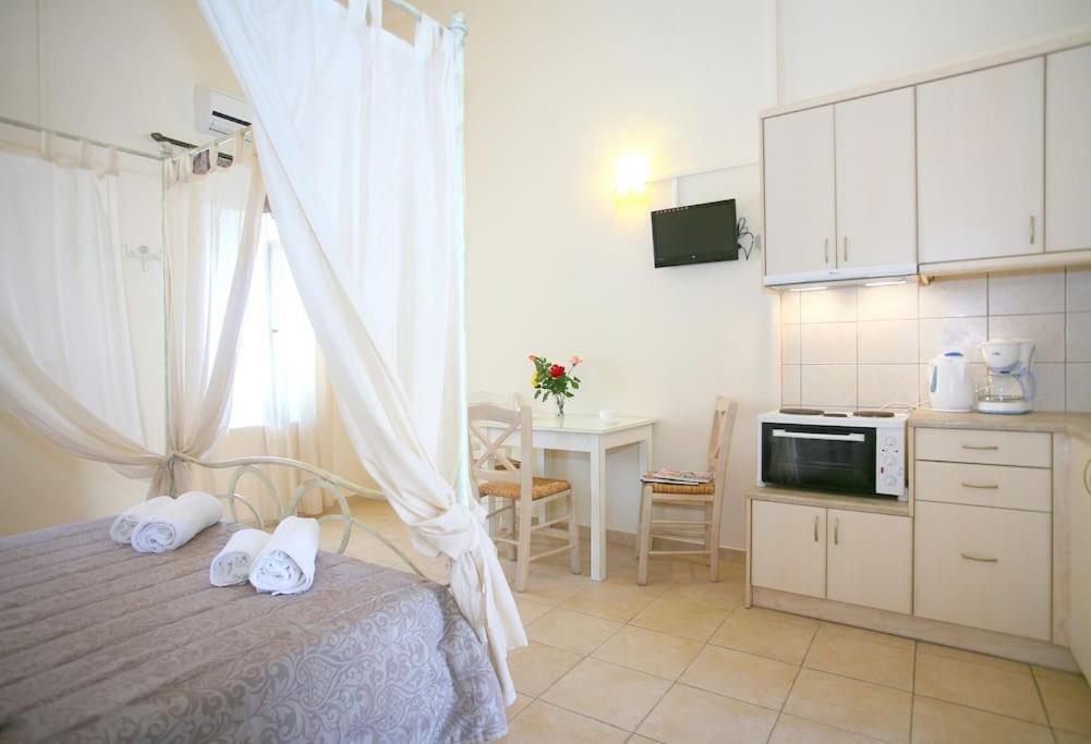 On The Beach Apartments Khóra Sfakíon Екстериор снимка